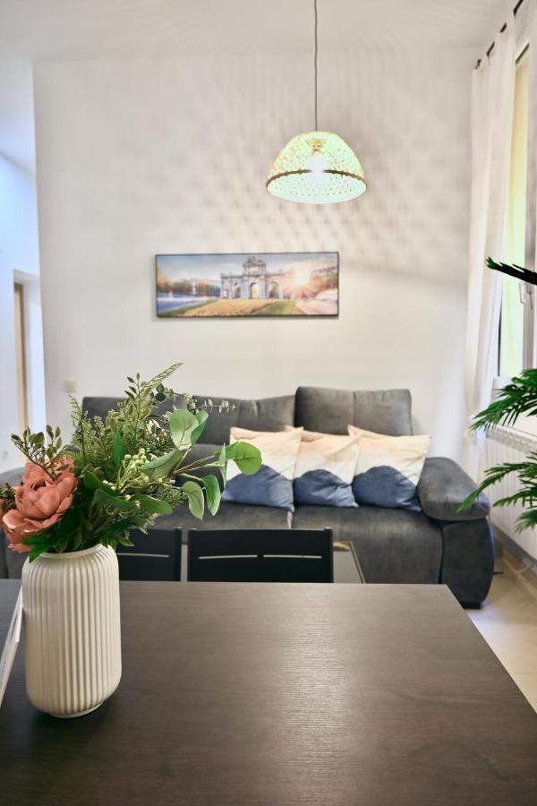For You Rentals Centrico Apartamento Temporal En La Calle Infanta Inf1A Madrid Kültér fotó